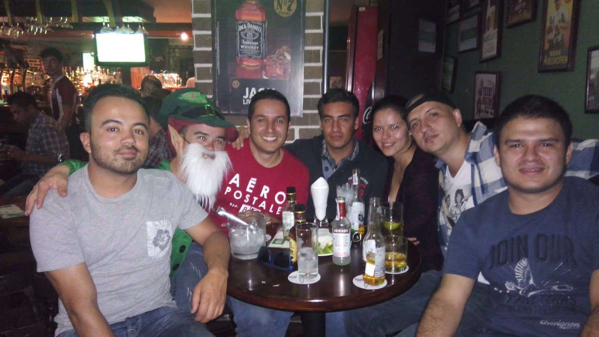rpirishpub's tweet photo. @mauriciousma #amigosyfutbol @Irishpubmzls https://t.co/2rP9OyRgop