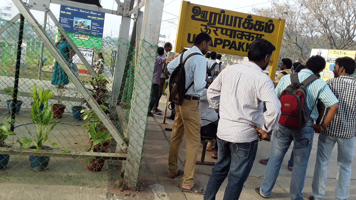 qDJGRNqxJXPnWVU's tweet photo. @DrmChennai #clean railway station- thanks railway and a man https://t.co/yUI7l1IXDT