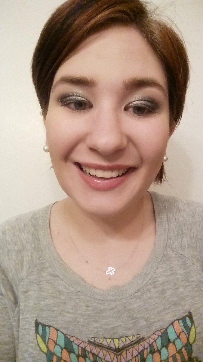 holly2oakes's tweet photo. I love Splurge Cream Shadows! 😍 #theydontcrease #youniquepresenter #splurgecreamshadow https://t.co/8UC2WLUbRA