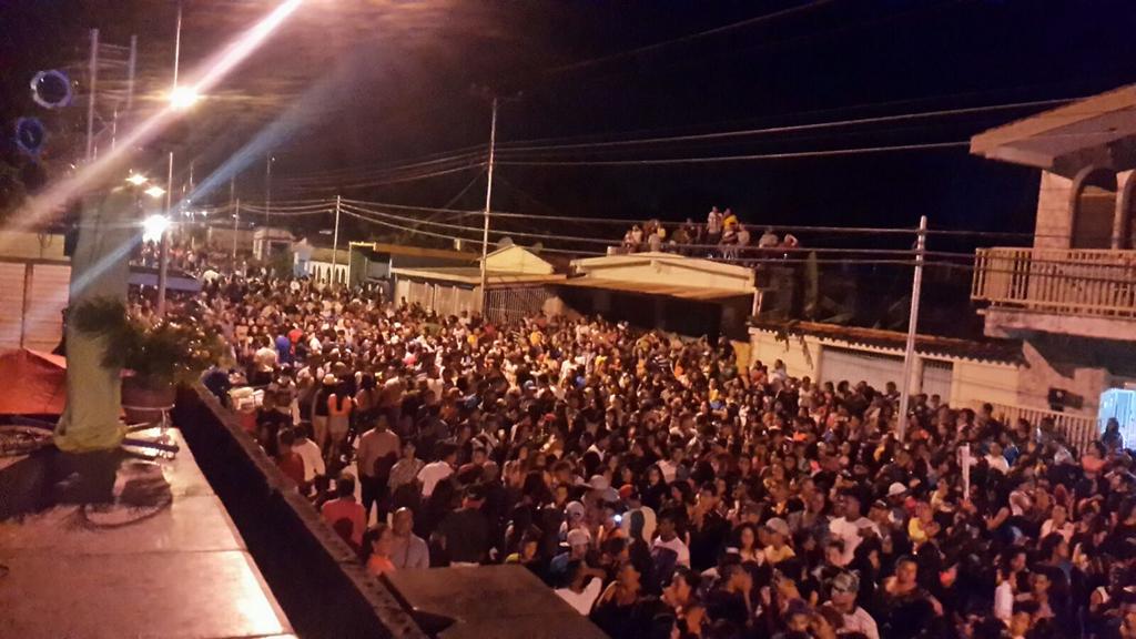MUDSimonPlanas's tweet photo. La Miel da la bienvenida a todos ...inician los Carnavales Turísticos La Miel 2016 elección d la Reina edición XXIX https://t.co/T0eT8keTay