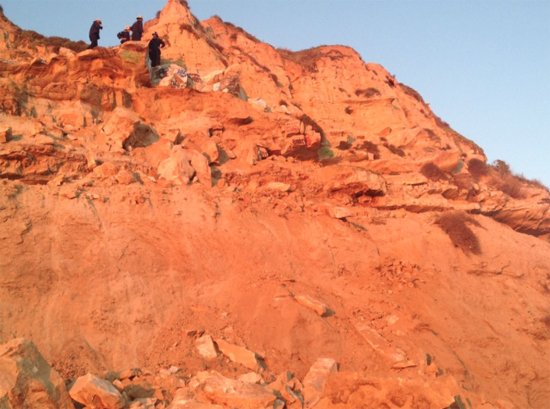 Edhat's tweet photo. #SantaBarbara County Firefighters investigate a cave collapse near #MoreMesa. #edhat #SBnews https://t.co/dtNW1x9rDz https://t.co/O3k0kdjb2Q