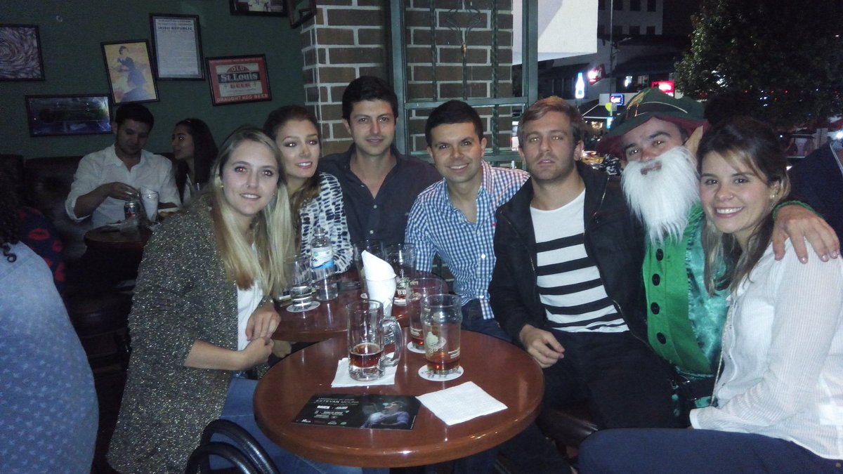 rpirishpub's tweet photo. @mejiapaulina90 #amigos #beer @Irishpubmzls https://t.co/TkHAsVfN3R