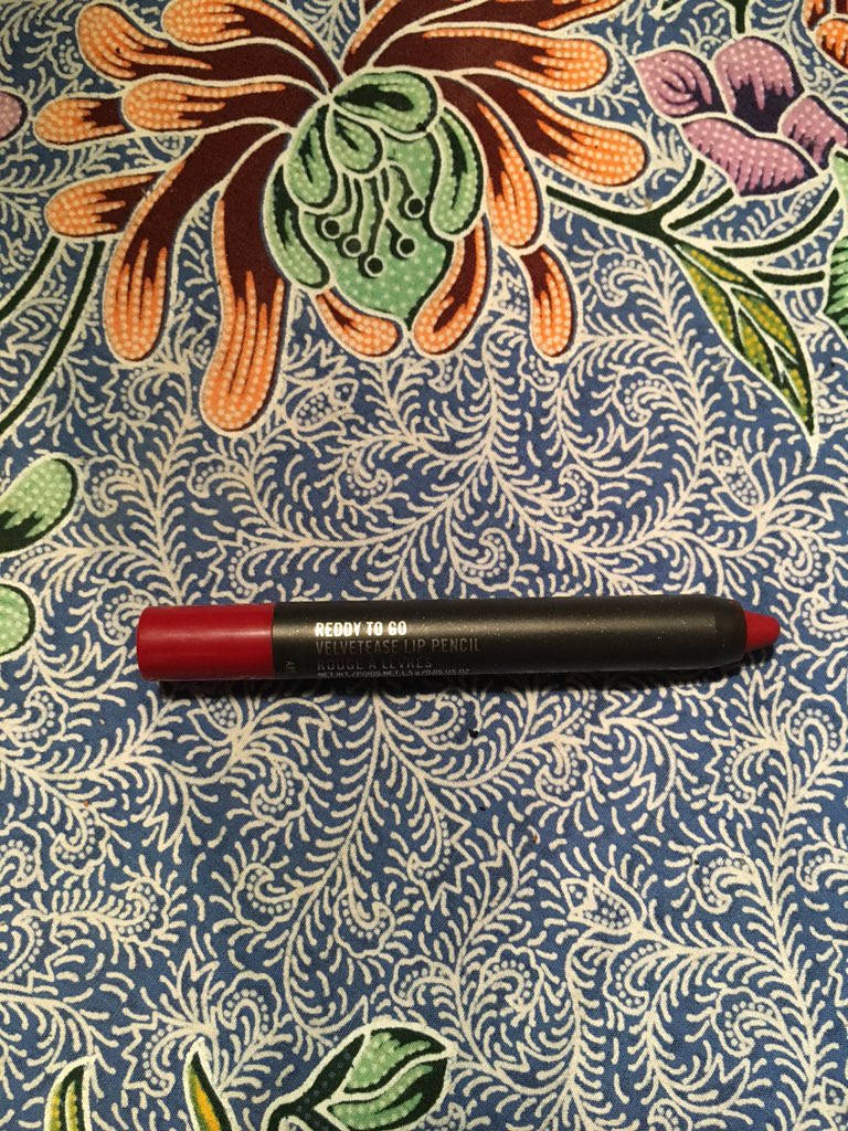 emilybungertMN's tweet photo. In โค๏ธ with the @MACcosmetics #ReddyToGo #velvetease lip pencil! #macbackstage #AW16 https://t.co/EOrrDWrYB9