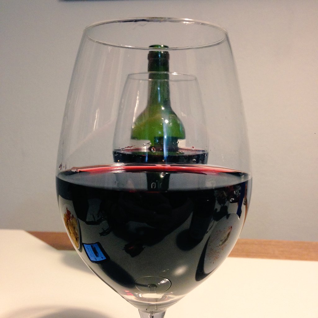 AguaParaNescafe's tweet photo. #Wineception. https://t.co/UWzuvJP5dk