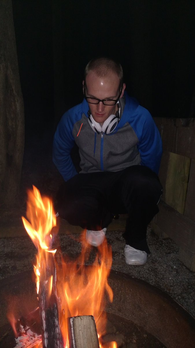 MGR_MIZ_09's tweet photo. Austin chilling by the fire #mizzourvtrip #broinlaw #campfire https://t.co/gI5Fv9NDsP