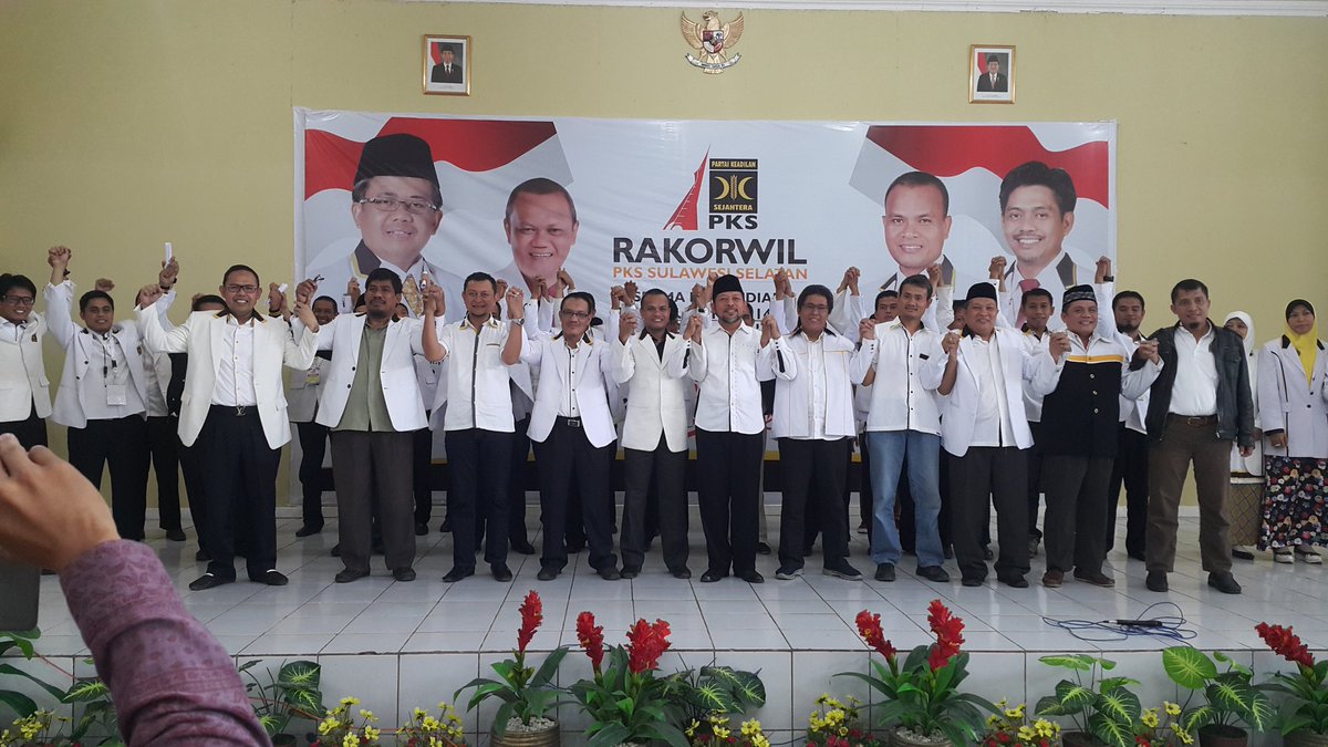 NhisaDelima's tweet photo. Pelantikan Pengurus @PKSSulsel #RakorwilPKS https://t.co/mnCUFcI5SZ