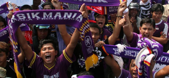 tweetpersik's tweet photo. Selamat ulang tahun ke-15 Persikmania, terima kasih untuk dedikasinya ke Persik Kediri selama ini https://t.co/4SVvWfhmad