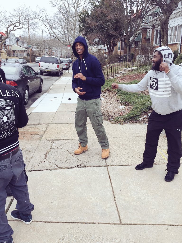 FreeTwizzy's tweet photo. Wishing I could swing one my brother one more time. #RIPKELLZ https://t.co/nrRG5IH0dA