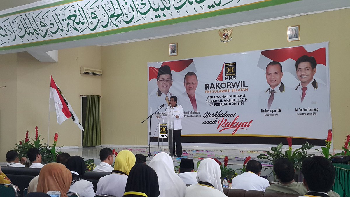 NhisaDelima's tweet photo. Arahan Pengurus Wilayah Dakwah Sulawesi oleh ust Ahmad Hasan #RakorwilPKS @PKSSulsel https://t.co/EzM2Al3H50