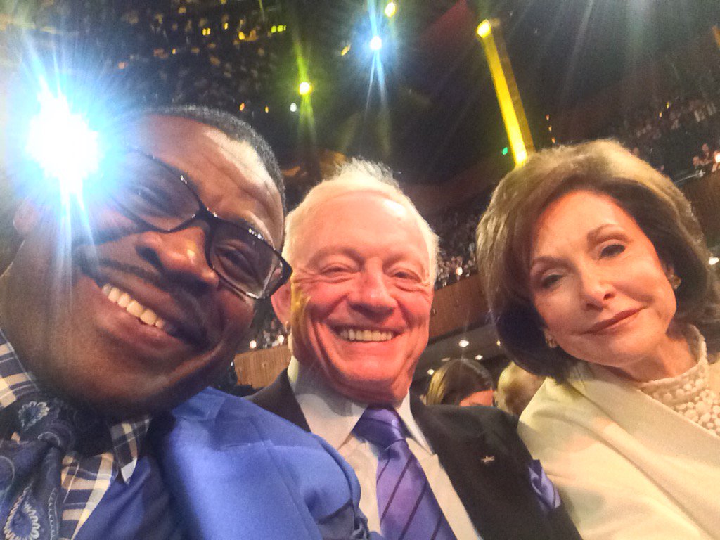 michaelirvin88's tweet photo. Enjoyed the NFL Honors sitting with these two people who I love VERY VERY MUCH. HEARTS OF GOLD GENE &amp; JERRY JONES💛 https://t.co/uaUTwOjLGW
