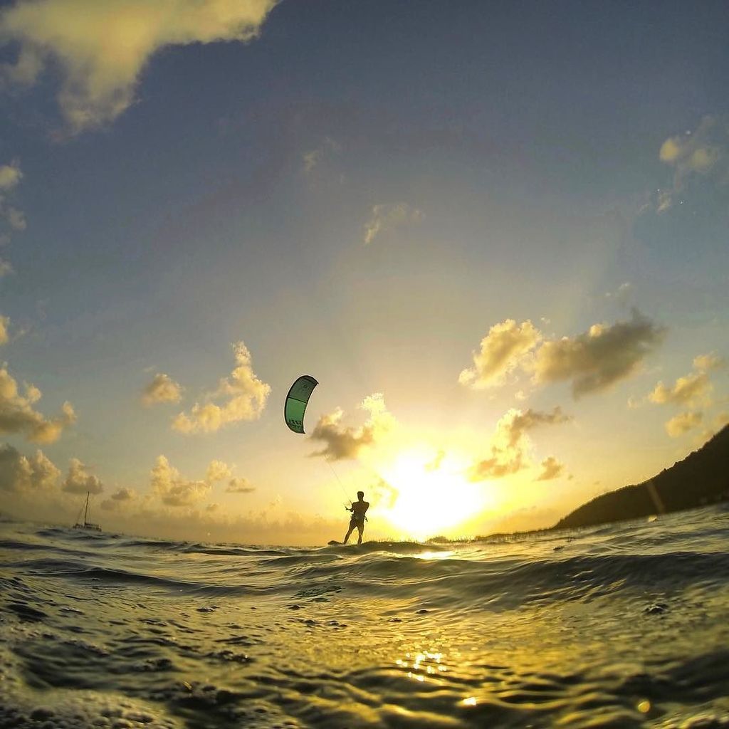weKitesurf's tweet photo. Sunset kiting at #jtprocenter Union Island
#kitesurf #kitesurfing # sunset #thekiteshot #thegoproshow #gopro #kite… https://t.co/31WjhjBsji