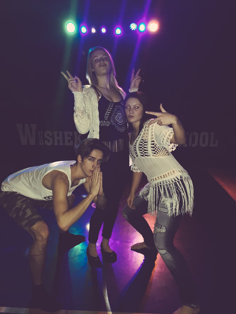 LoraLSchell's tweet photo. lol school dance @9 

we promise ur cool if u show up https://t.co/3jEH8HbFTH