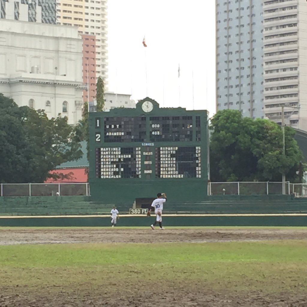 USTgoldenSOX's tweet photo. Guys 3rd inning palang.Pwede pa kayo humabol at manood. We need your support 🙏🏻🐯 #GoUSTe #USTbaseball #UAAPSeason78 https://t.co/39Vs1seA7R