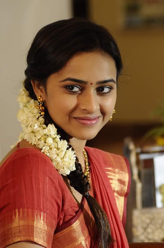 ActressSriDivya's tweet photo. RT @SriDivyaFC: ஏன்? ஏன்? இவ்ளோ அழகா இருக்கு செல்ல குட்டி... #ஸ்ரீதிவ்யா #SriDivya https://t.co/7q8dwXyrgB