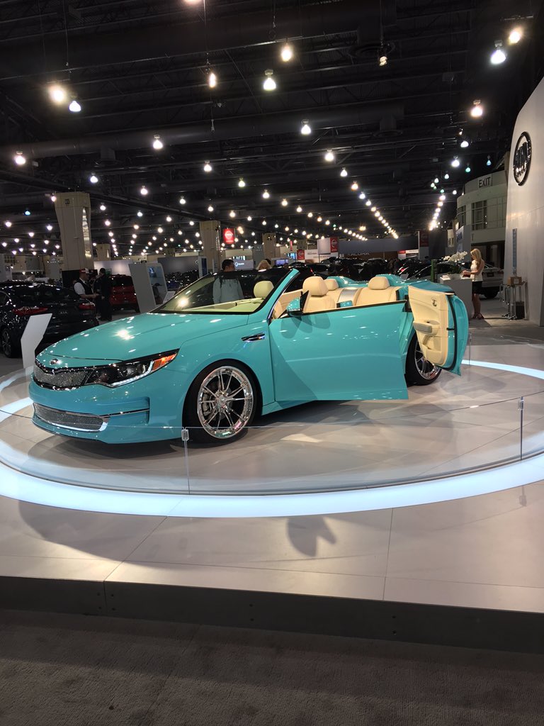 Themisslisa609's tweet photo. @Kia @Kia_Motors @KiaUK No one would think this came from Kia!! Showstopper!! 👏🏻#kiaevolution #Kia @phillyautoshow https://t.co/gkmHWWi8yW