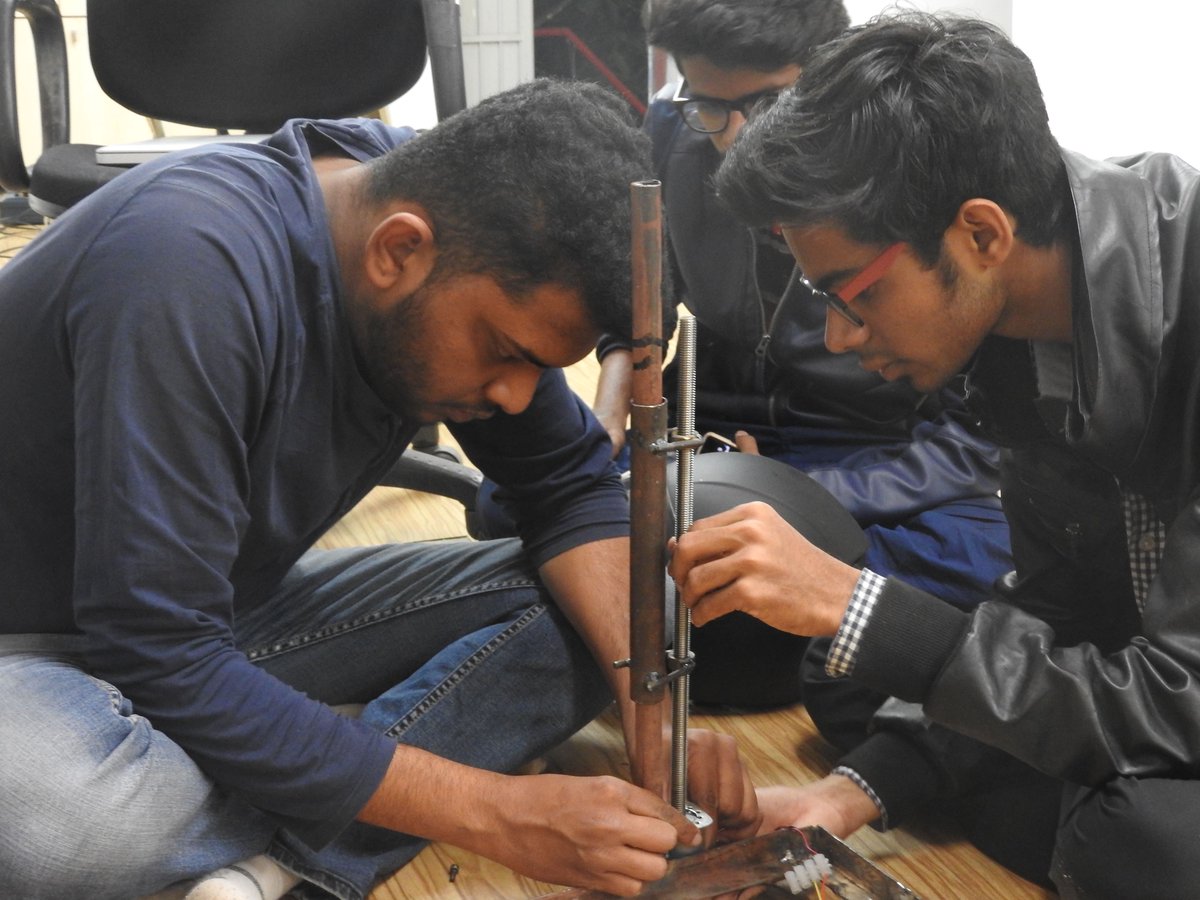 makersadda's tweet photo. Robot build Night at Makers Adda #robot #making #night https://t.co/ECLzFsOMiT
