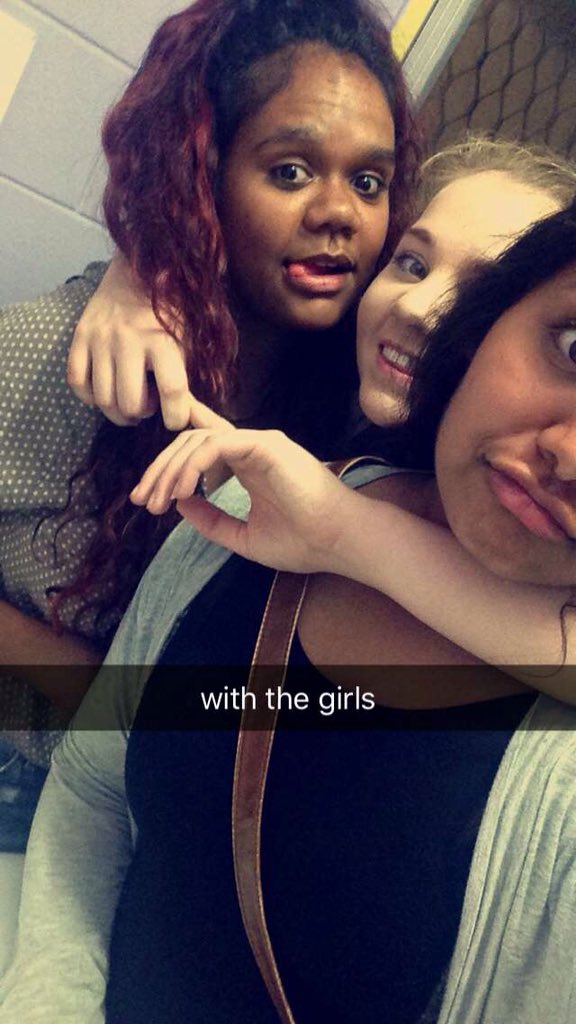 VenianaO's tweet photo. party with my babes ❤️😘😍😓🍕 #party #2016 https://t.co/tkjL6nGZK8