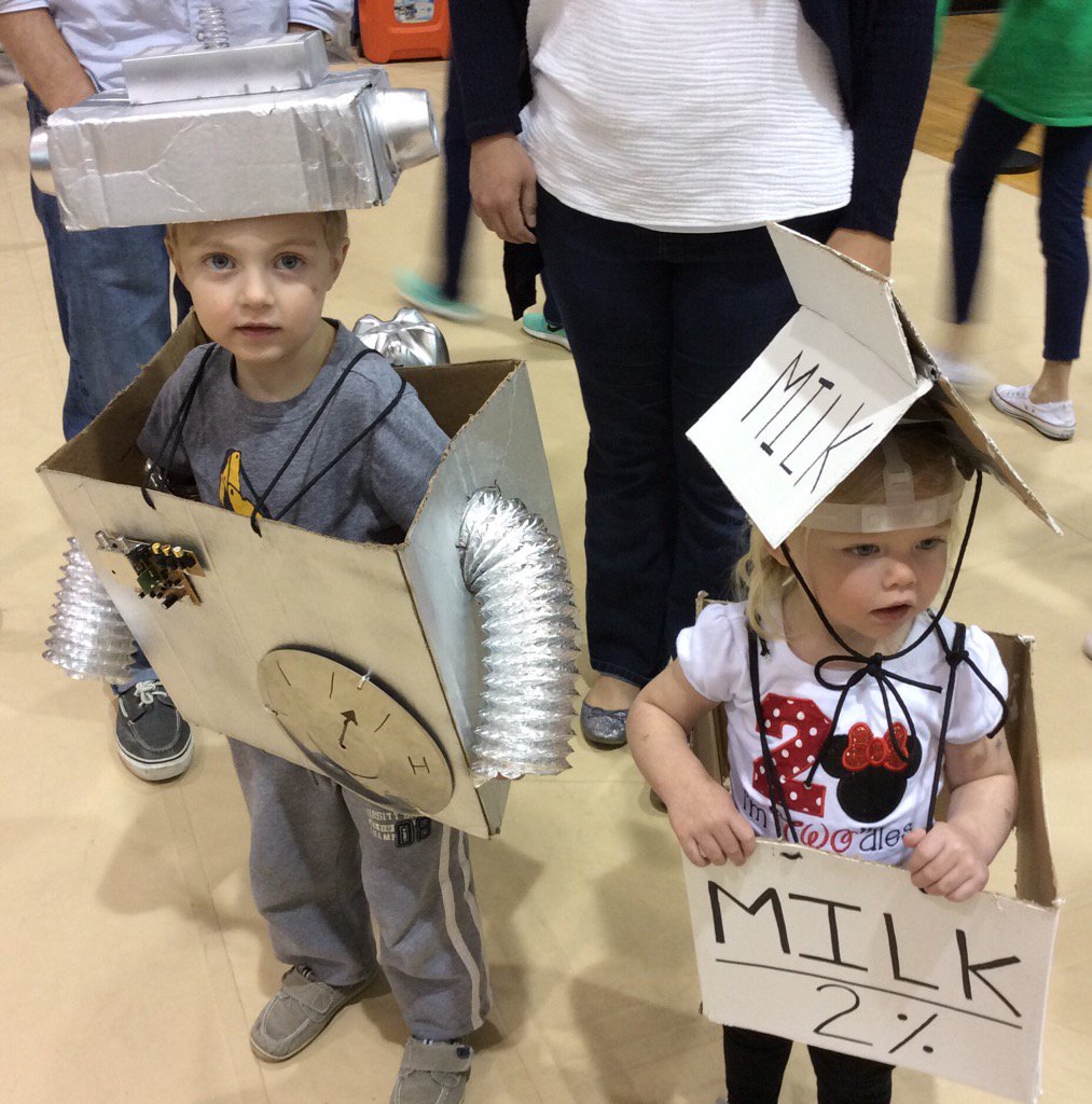 MalonesMustangs's tweet photo. Our youngest fans showing #teamaustinrobotics spirit! #bestmascotsever @_arhodes https://t.co/XH7IniXIJt