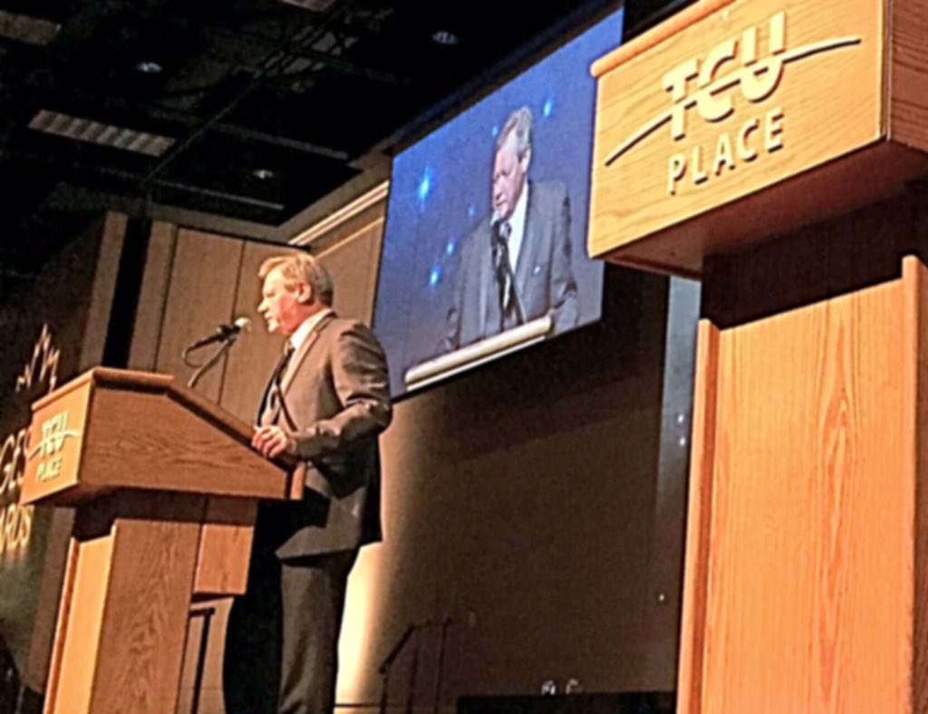 SuperiorCabinet's tweet photo. Thank You @SaskatoonHBA CEO Dave Hepburn for your contribution to home industry #yxe #SRHBA #BridgesAwards https://t.co/tupcNLf2Ut