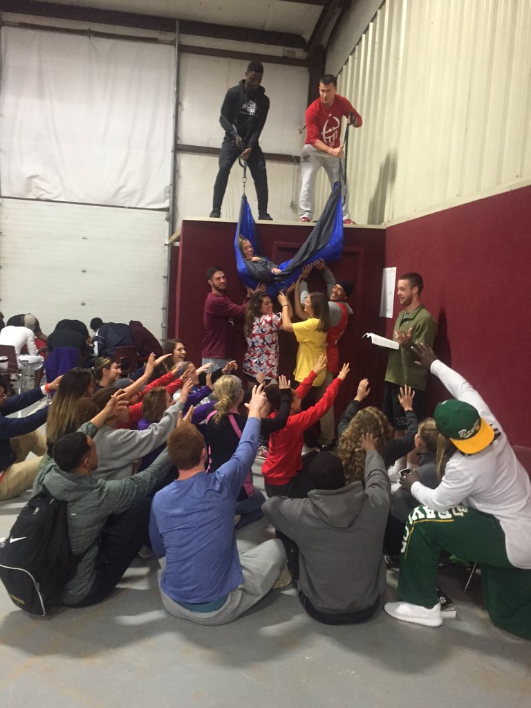 KaeganRenee's tweet photo. Hold the rope because Jesus heals! #FCACollegeAdvance #huddle4 https://t.co/xenstvX2OI