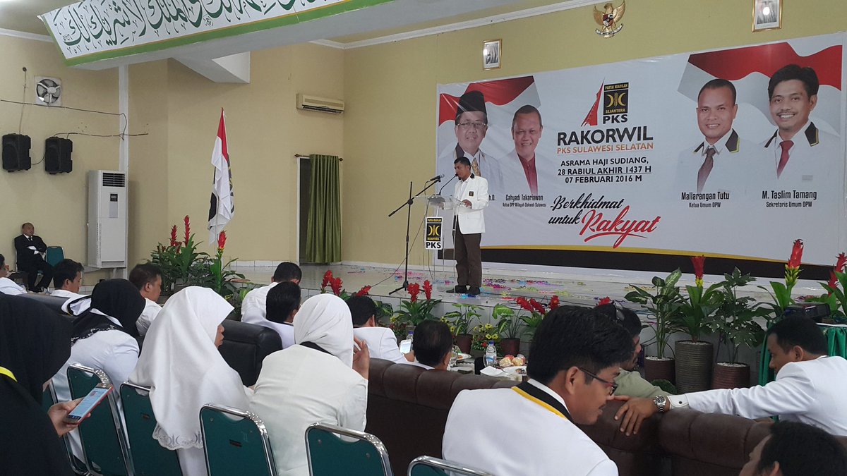 NhisaDelima's tweet photo. Arahan ust Dwi Triono, Pengurus DPP Wilayah Dakwah Sulawesi #RakorwilPKS @PKSSulsel @PKSejahtera https://t.co/j13bpp7ucp