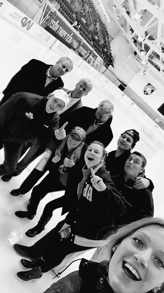 drileyyy's tweet image. This is one of those moments, that's got your name written all over it. #ArmyWins #ForPop