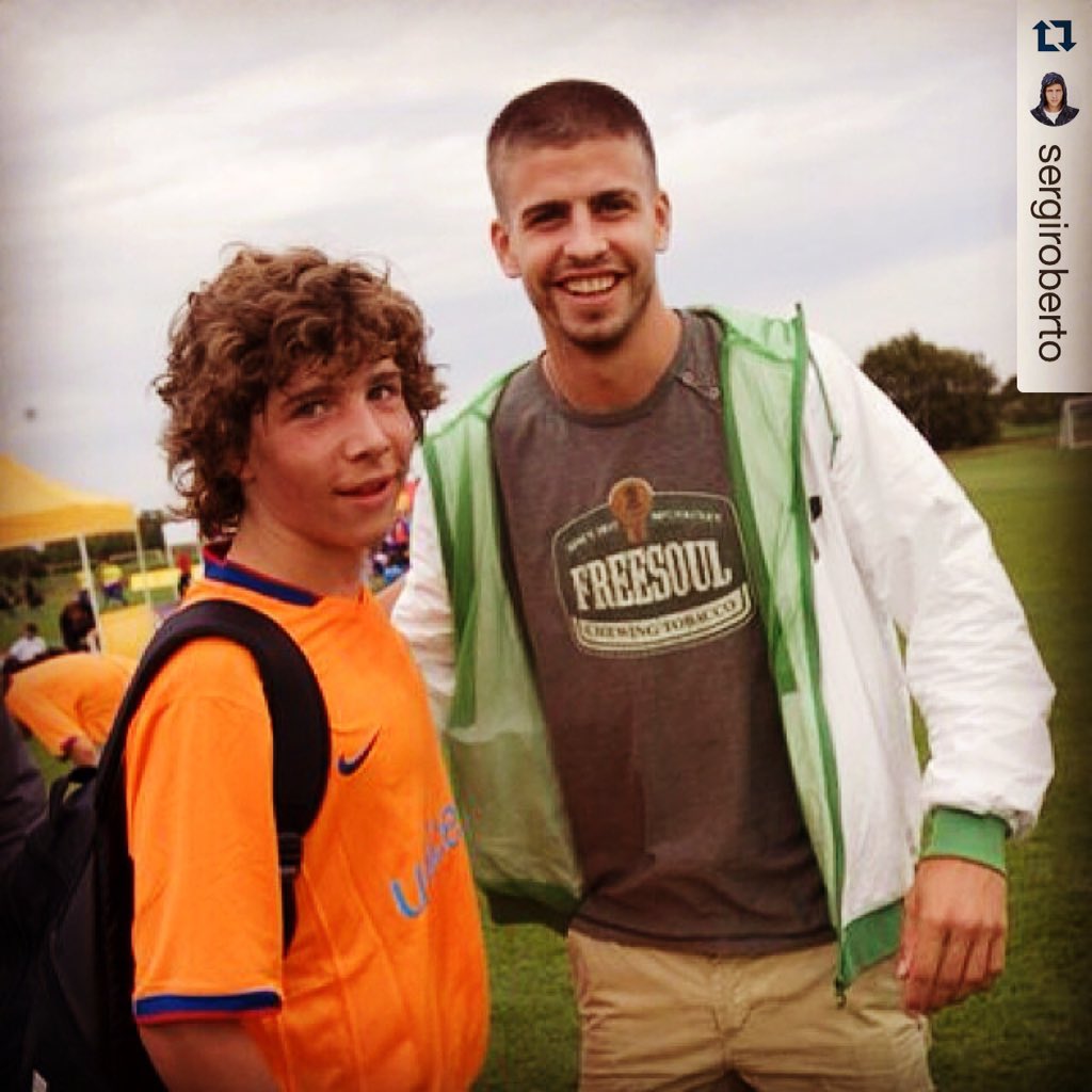 ftbl_throwbacks's tweet image. Happy 24th birthday to Sergi Roberto!!! In the photo, visiting Piqué in Manchester.
#SergiRobertoThrowback