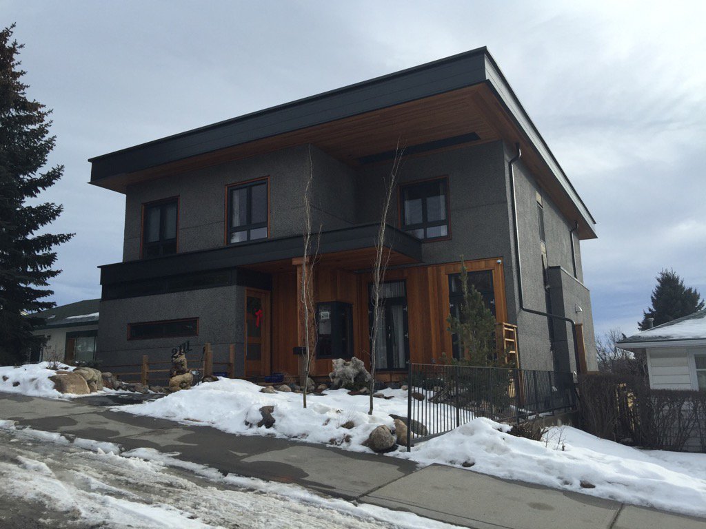 GaulhoferCanada's tweet photo. Look closely, those are Gaulhofer Fusionline 94 windows and doors by @WindsorBrunello in Briar Hill https://t.co/C3FyEYd9Lh