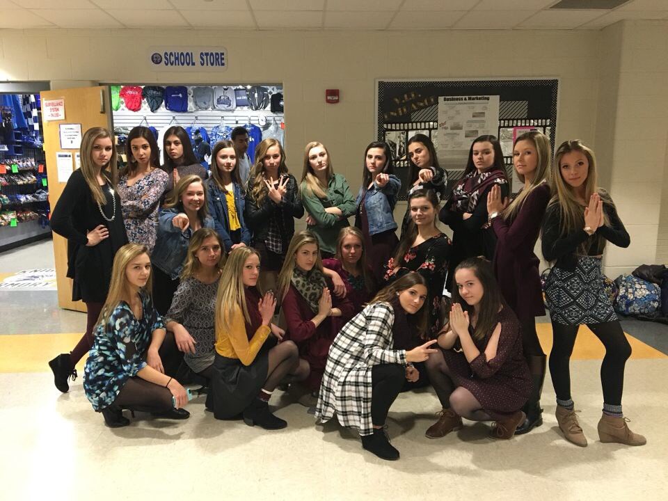 jenna_s13's tweet photo. So incredibly lucky to be apart of this teamโค๏ธ I love my 25 best friends #WWBK #Top10 #ocyouknow https://t.co/98DIxbMjqA