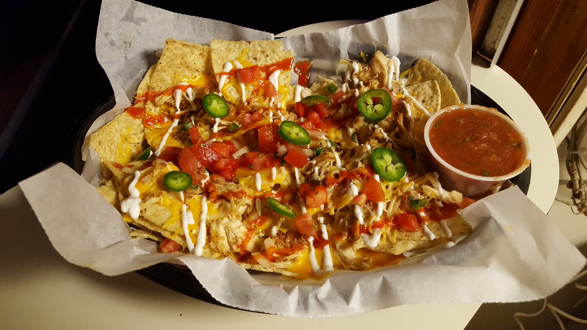 Crown_Kitchen's tweet photo. Chicken Nachos #goodfood https://t.co/U5Di6WPhE5