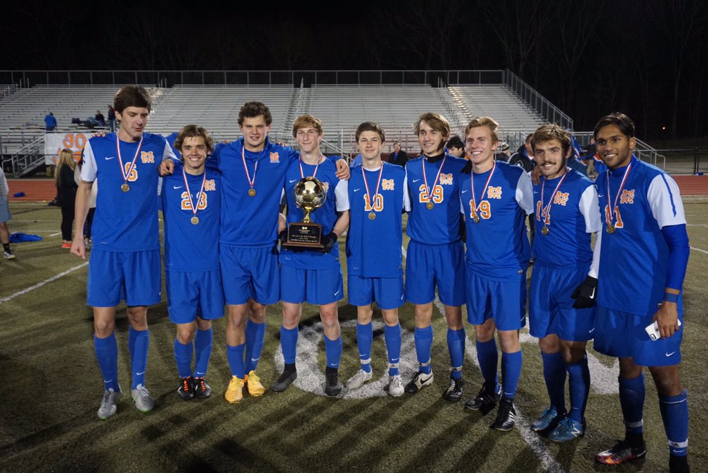 kmcraeclay19's tweet image. so this is what a being a four time state champion looks like 🐯💍💍💍💍💙
#JAGS #BACKTOBACKTOBACKTOBACK