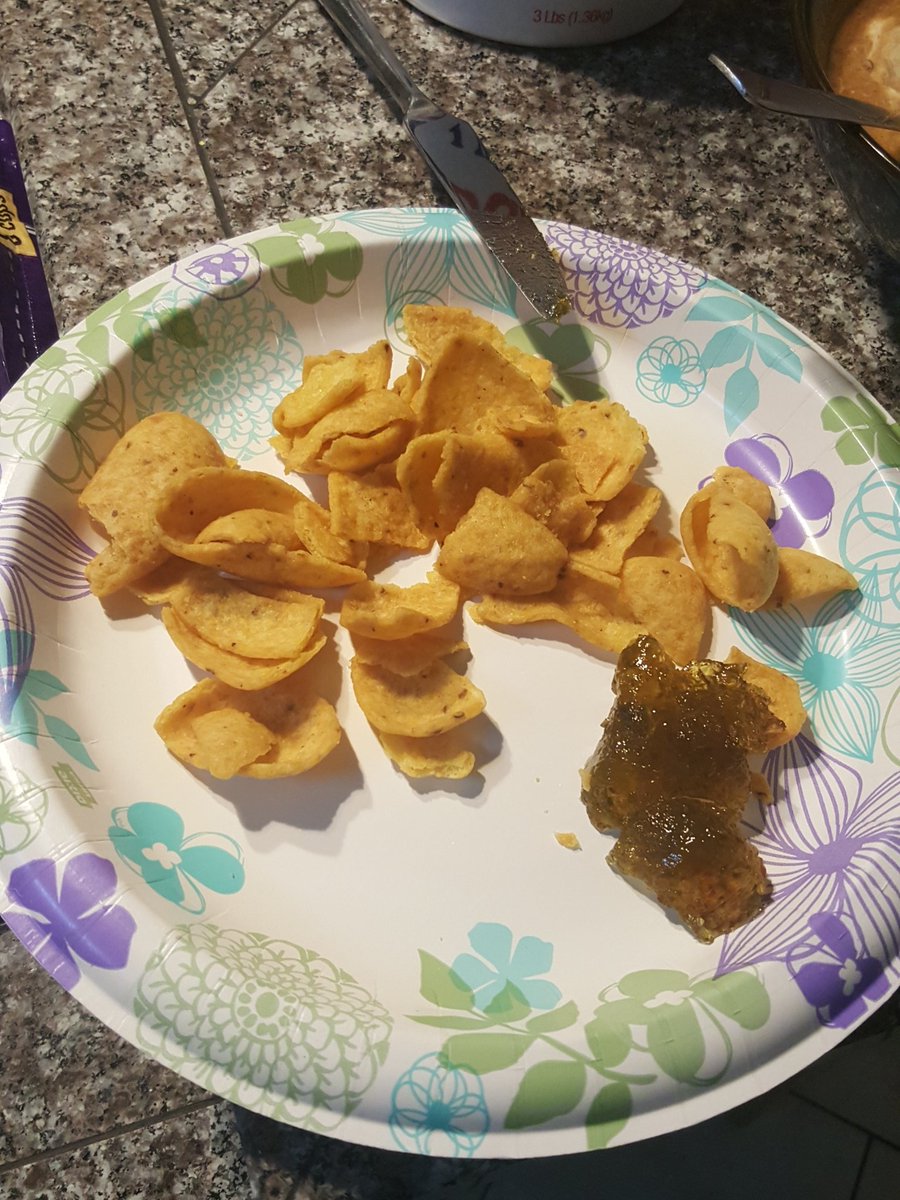 techtwentytw0's tweet image. Screw this. Time for jalapeño jelly and corn chips.