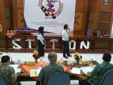 Presentasi hasil analisis para grand finalis. Kira-kira, siapakah yang berhasil menjadi juara 1 STATION 2016?