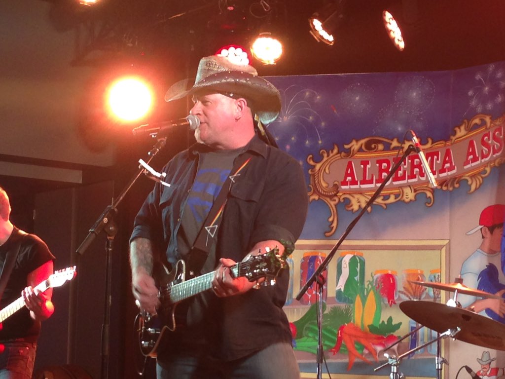 abagsocieties's tweet photo. Country music star #JulianAustin cranks the tunes on our gala night. #abagsoc16 #KickTheDustOff #mainstage https://t.co/tp4aZcbe8L