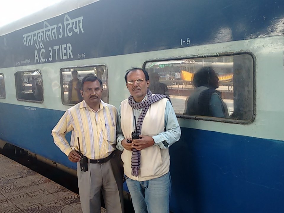 ANURAGMATHUR10's tweet image. @CRSE_CHG_NR @DRMbhopal @RailMinIndia Thanks to Itarsi staff fr filling water.