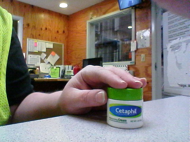 MissTaraJeane's tweet photo. Cetaphil keeps my hands soft while I'm working! #cheerphil #sponsored @Influenster @CetaphilUS https://t.co/YIGLoLdjoO