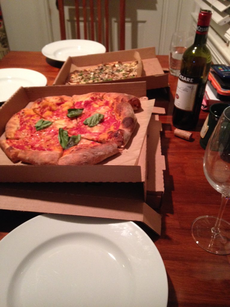 jazzt's tweet image. Just what the doctor ordered @StellaBarraHW ! Nothing like @JeffMahin&apos;s amazing  artisan pizzas. #foodporn #favechef