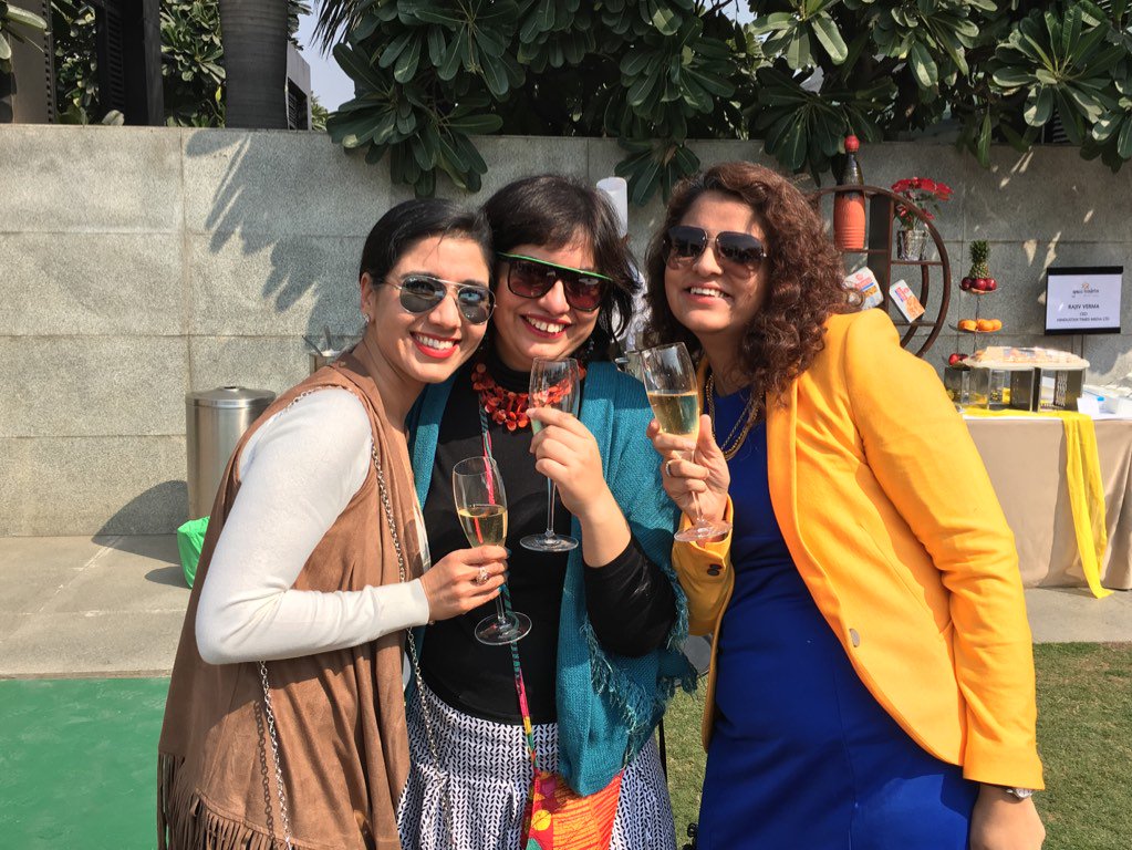 sumitmac's tweet photo. Gorgeous girls @atipriya @nupurc123 @kritimakhija at @GenesisFndn #CEOsCook great afternoon with friends 4 a cause https://t.co/c8B9ApPiuv