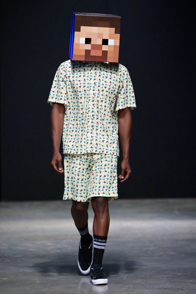 LuisMunana's tweet photo. Box Head 🤖....... @2bop opening look #SAMW #SAMW2016 #AutumnWinter #Zuriel https://t.co/IJ0m3koLhC