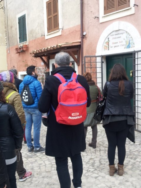 Nonnamoderna's tweet photo. #ideecreative #visittivoli #urbanexperience estemporanea https://t.co/dgvPgyOTlW