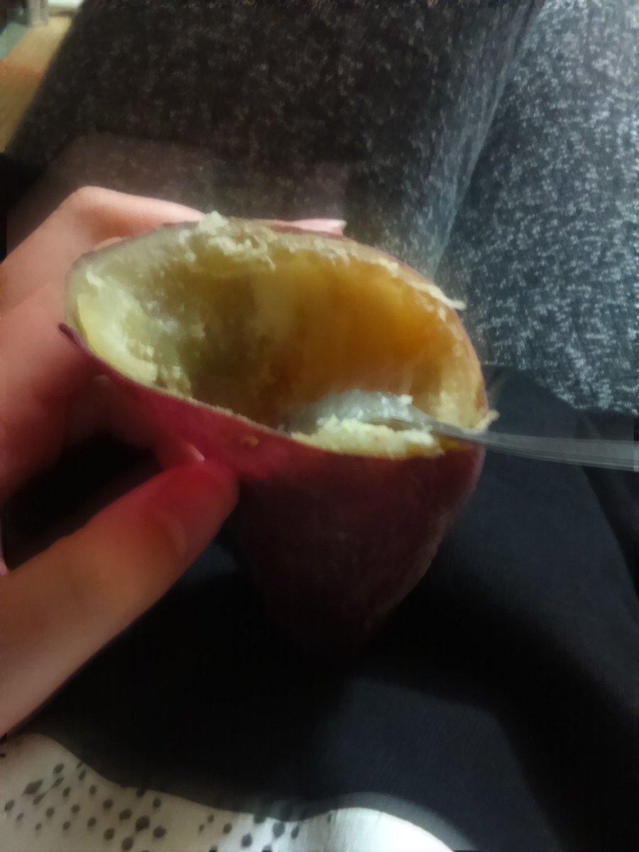 ai_sehun's tweet photo. ふかし芋、、
私はこう食べる｡笑 https://t.co/UgbAiphimG