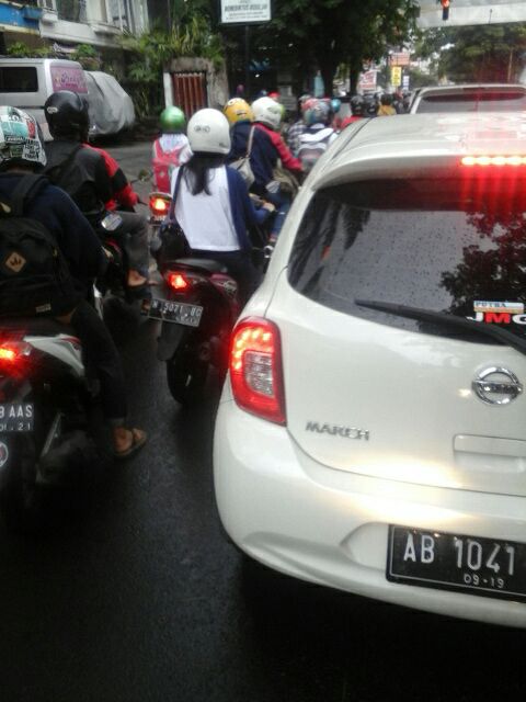 Pkl 15.35 lalin jl.soekarno hatta terpantau padat #TraficMalang <a href="/Edunewsfm/">EDUNEWS FM RADIO</a> <a href="/official_itv/">Indonesiatv</a> irma bc7