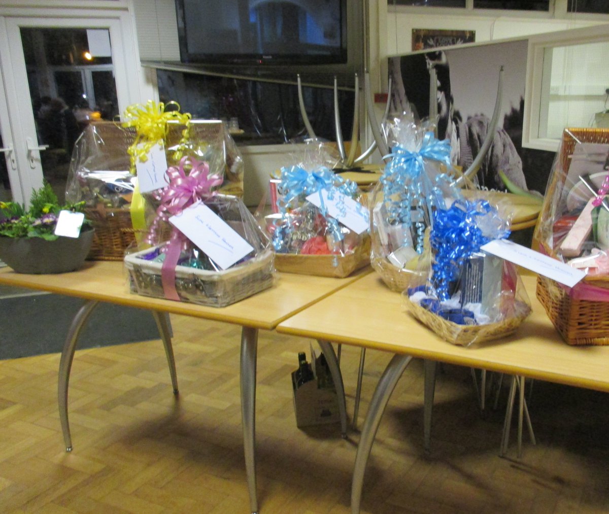 rotarytonbridge's tweet photo. Annual Charity Quiz #EndPolioNow #Rotarycharities! More fun & fellowship for #TonbridgeRotarians whilst fundraising https://t.co/rYTekAql0n