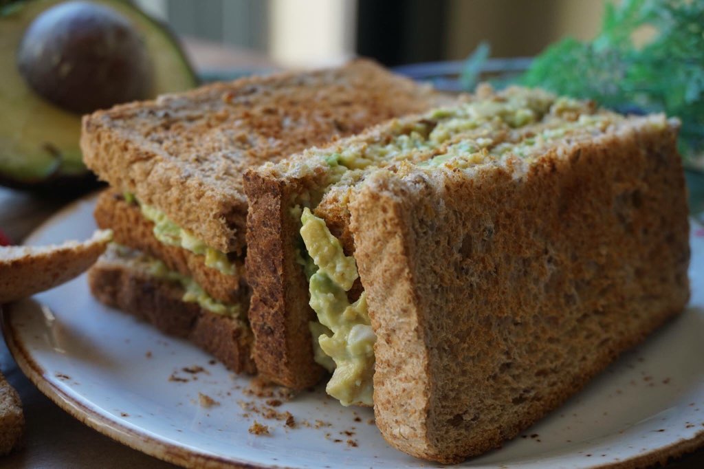 ¿TE GUSTA EL AGUACATE? Descubre ya mismo mi Sunday Sandwich de hoy! Facilísimo y buenísimo! cocinayrecetas.hola.com/fashion-eats/2…