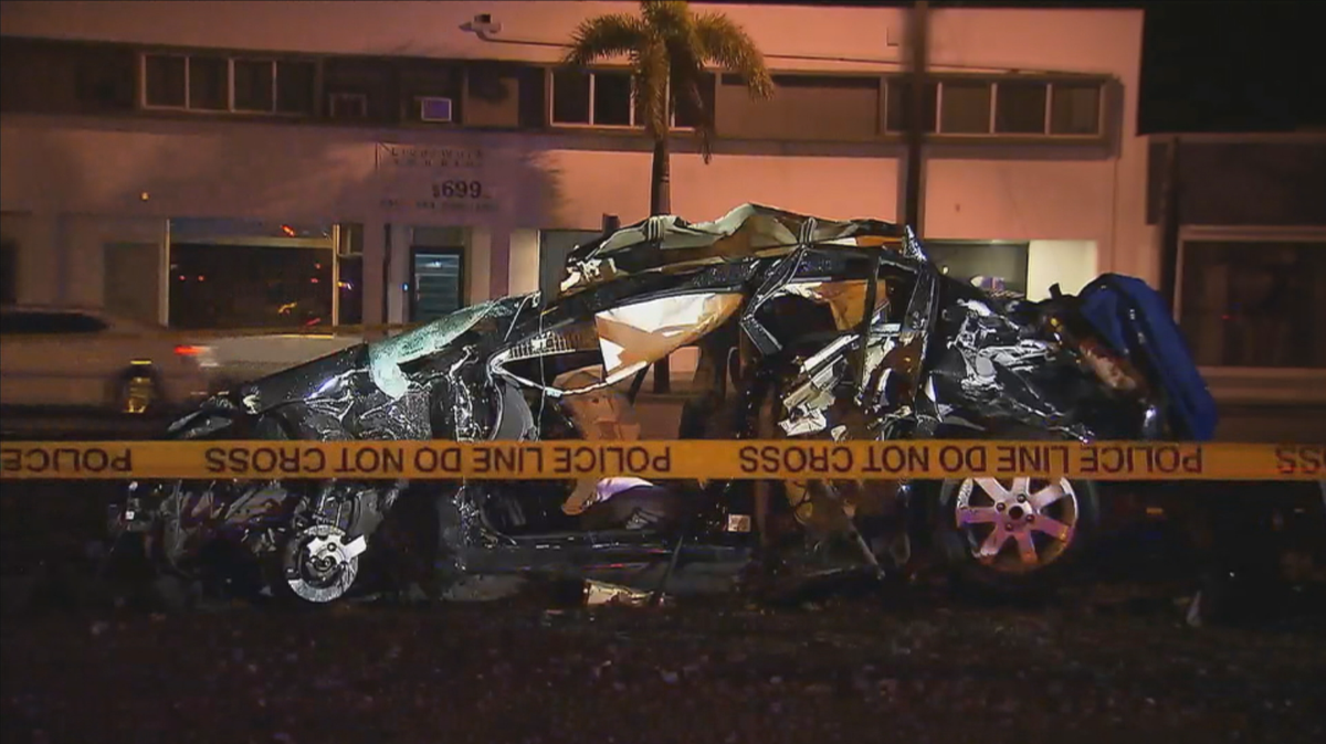 BREAKING: 1 person killed after train and car collide in Hollywood https://t.co/xrUFd1PG1H