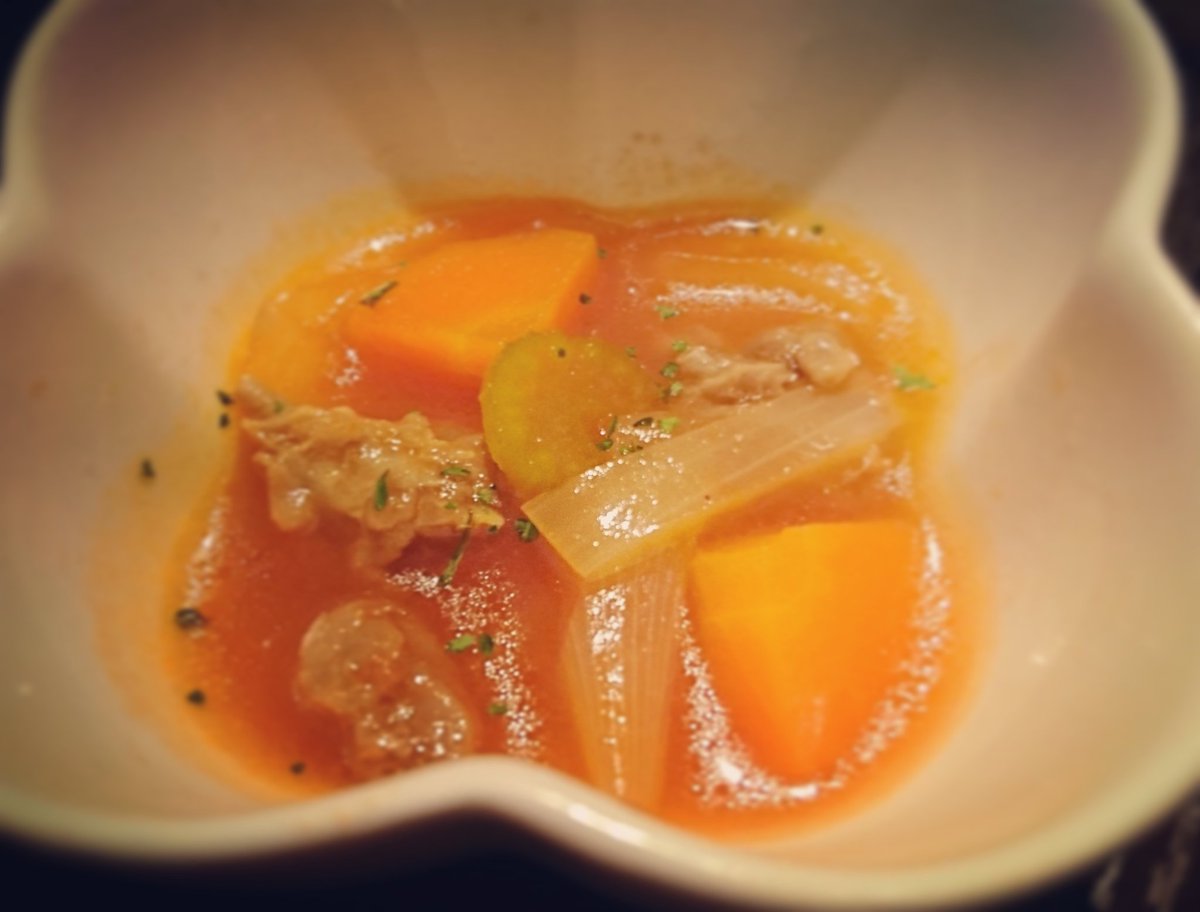 gorogornyan's tweet photo. Lani bar timeすたーとします(^ー^)

本日のお通し

牛モモのピリ辛炒め
牛スジのミネストローネ

です♪

日曜日ですよー
明日仕事の方は早い時間から呑みましょ➰＼(^^)／ https://t.co/LOAeRMRV09