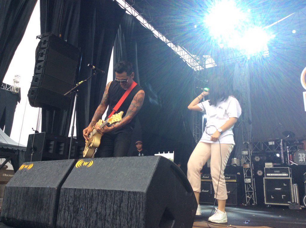 Kolaborasi <a href="/SID_Official/">SID</a> dan <a href="/ganialianda/">gania alianda</a> untuk "SUNSET DI TANAH ANARKI" di <a href="/hellprint/">HELLPRINT FESTIVAL</a> #SUPERMUSICID