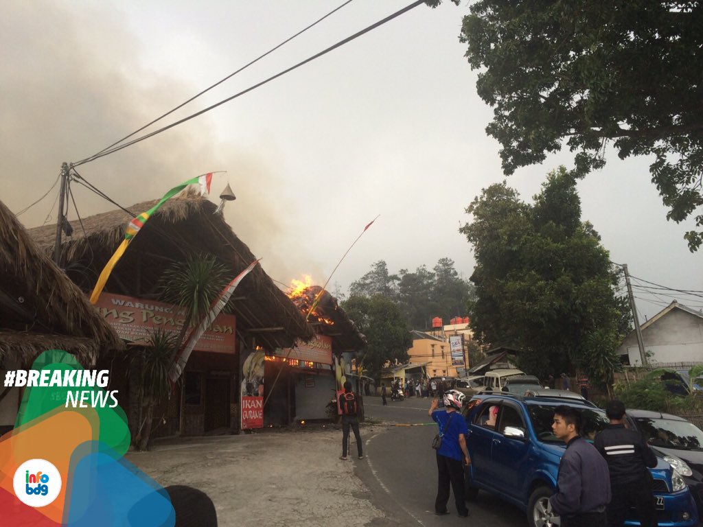 infobdg's tweet photo. Kebakaran di Saung Pengkolan Lembang https://t.co/P3b4jOvJNt #infoBDG https://t.co/ZShVRVOIid