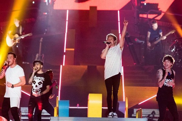 AllPopMusicCrew's tweet photo. Pictures of the first show of the On The Road Again tour 1 year ago. #1yearsinceOTRA https://t.co/F5oBctd5m3