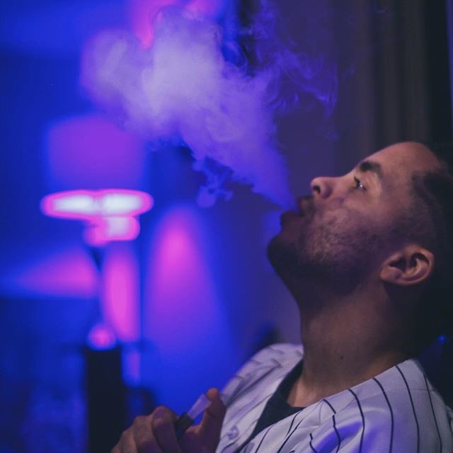 JoeyDiggsJr_BRA's tweet photo. Postado no Instagram:
" Favorite hookah flavor? Go! 
Studio vibes caught by @/kubb "
https://t.co/WH73IELJop https://t.co/EpnnTzvtOv